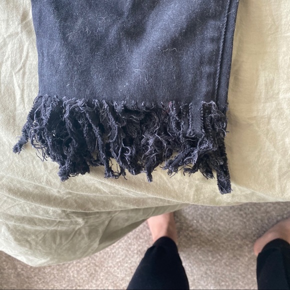 Cropped & Frayed Jeans - Picture 3 of 3